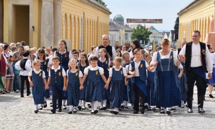 Wieder auf den Beinen:  Kindervolkstanzfest Eisenstadt