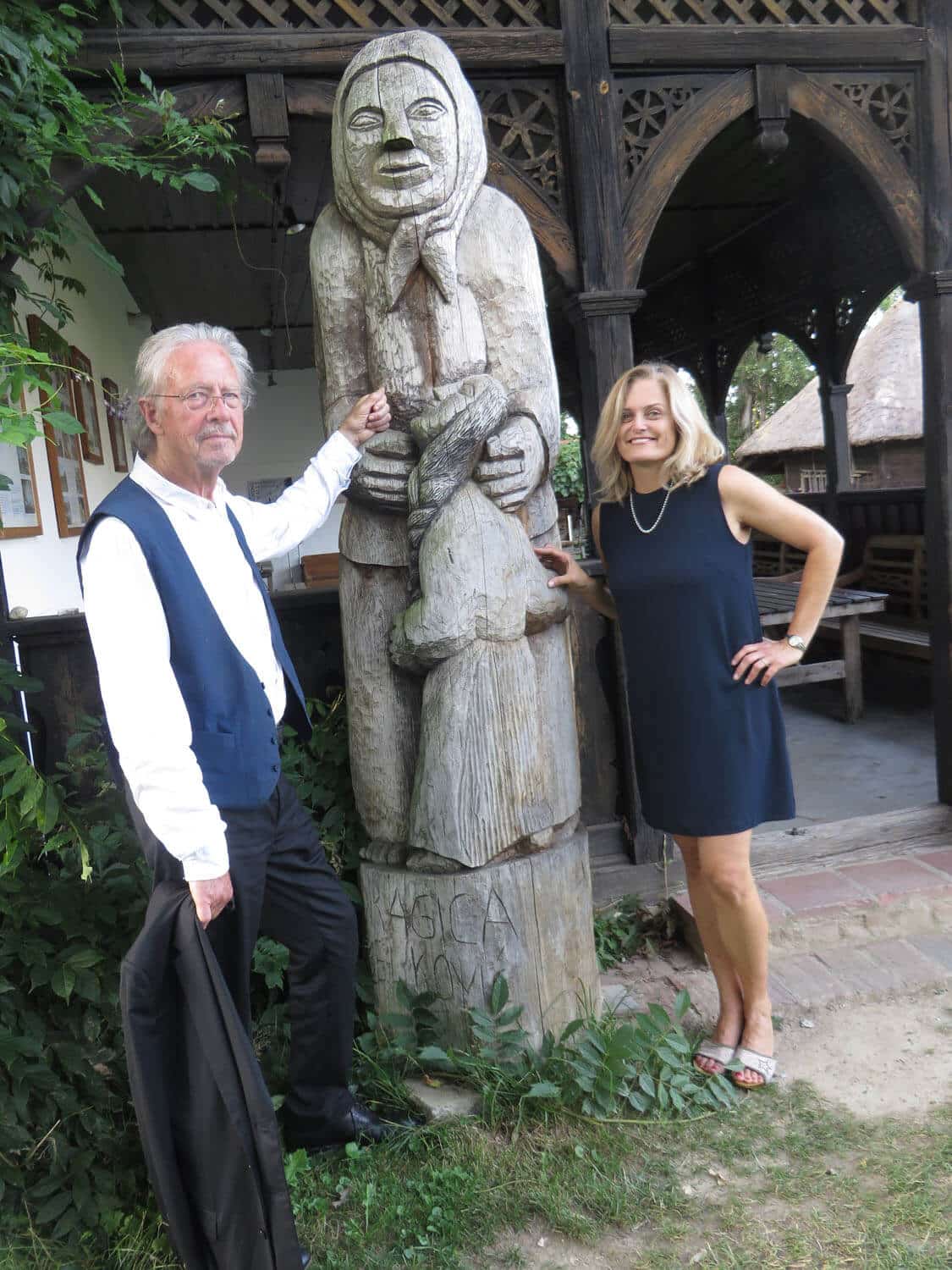 Buch-Autorin Petra Werkovits mit Literaturnobelpreisträger Peter Handke