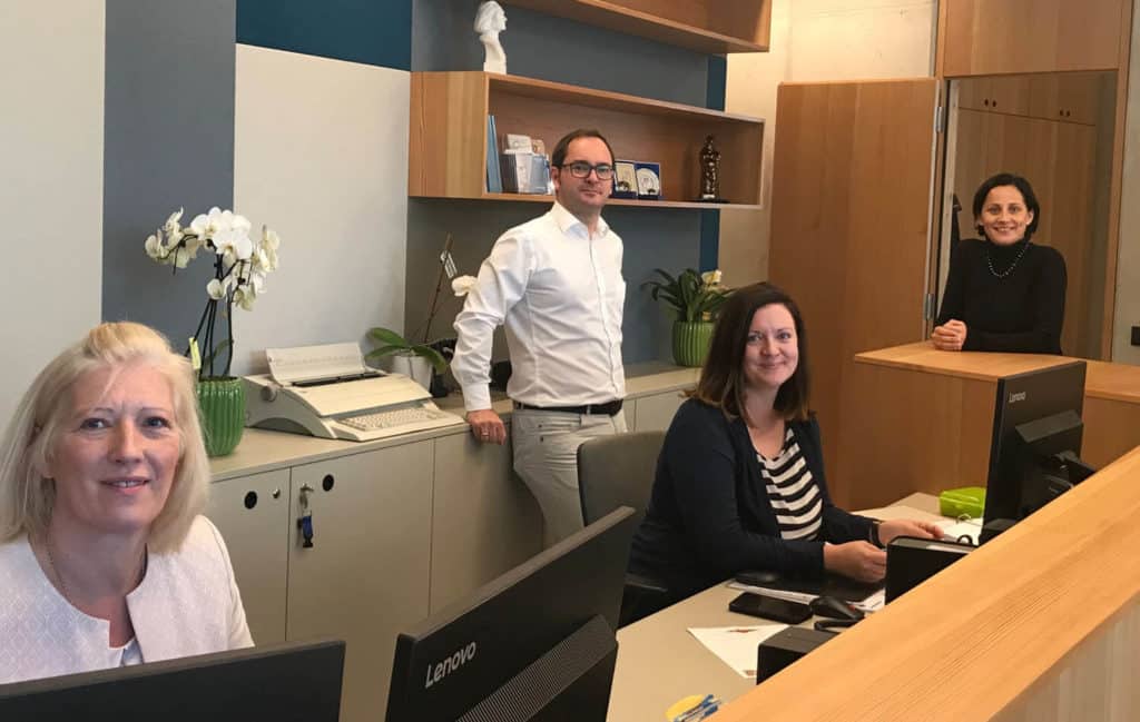 Bürgermeister, Amtsfrau und Angestellte bieten besseren Service im modernen Ambiente.